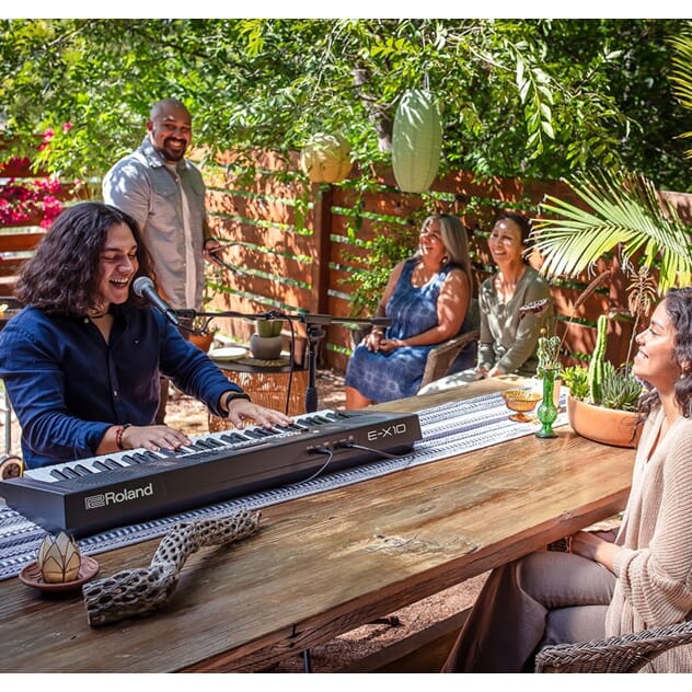 e-x10_content_photo_02 reseized 2.jpg