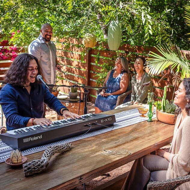 e-x10_content_photo_02 reseized 3.jpg