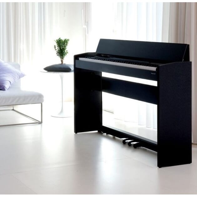 roland-f-701-black reseized 3.jpg